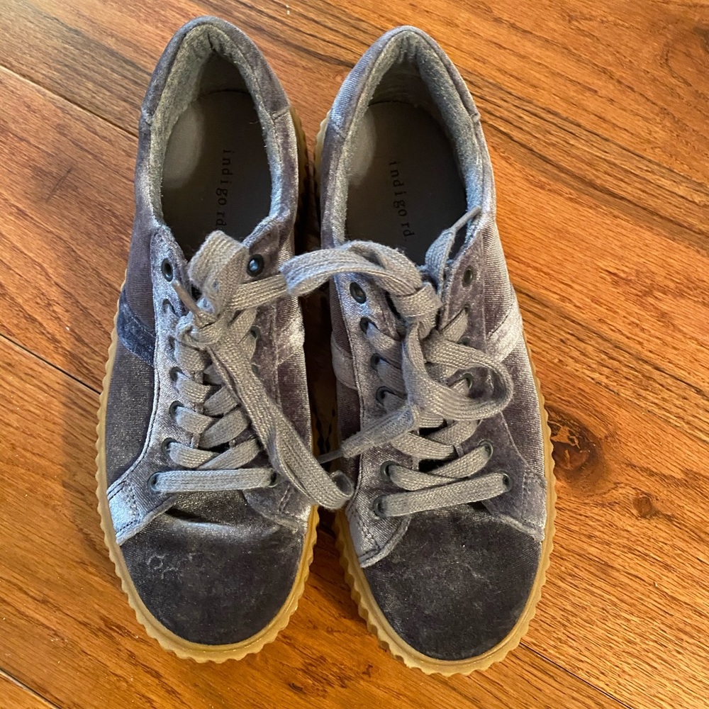 Velvet platform shoes